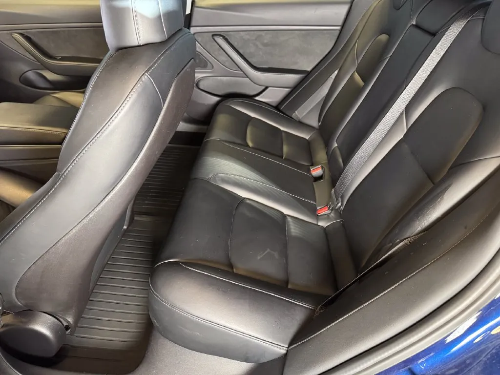 Tesla Model 3 photo 19
