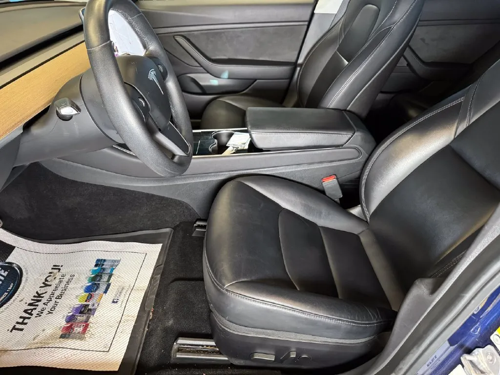 Tesla Model 3 photo 18