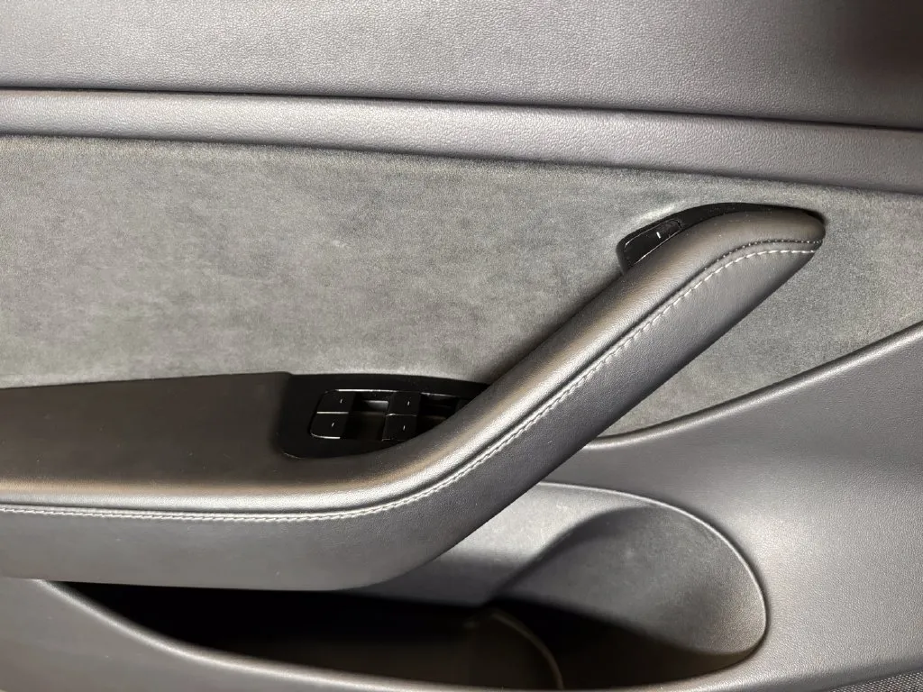 Tesla Model 3 photo 17
