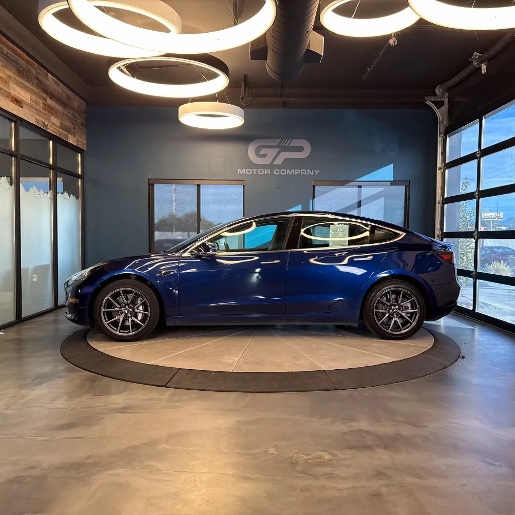 Tesla Model 3 photo 6