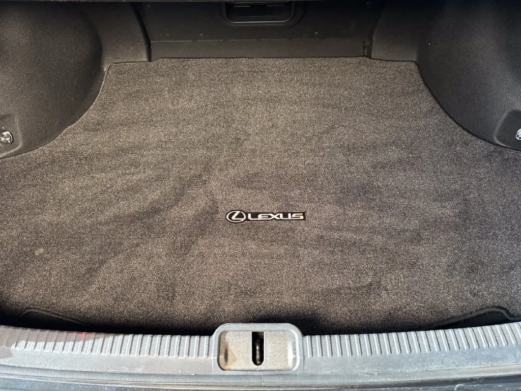Lexus ES photo 22