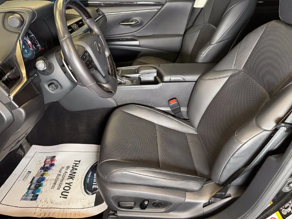 Lexus ES photo 19