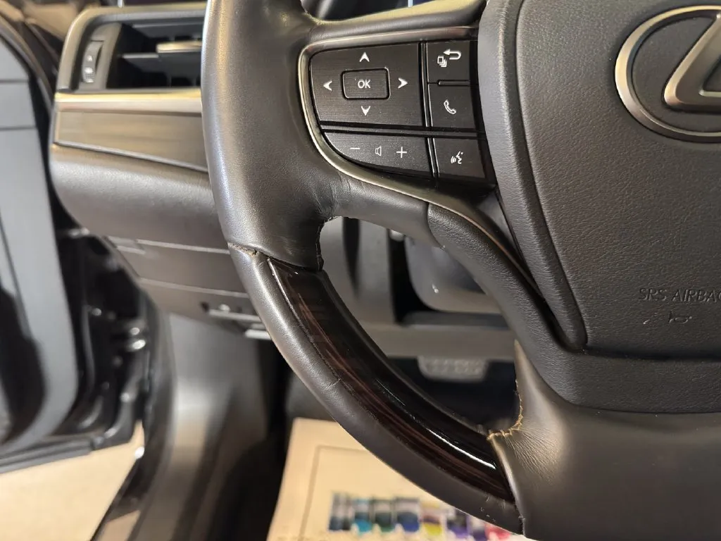 Lexus ES photo 11