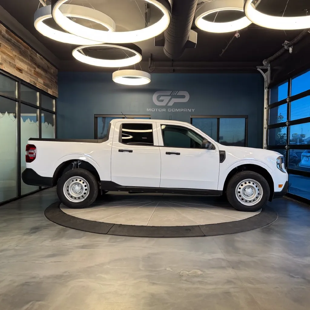 Ford Maverick photo 2