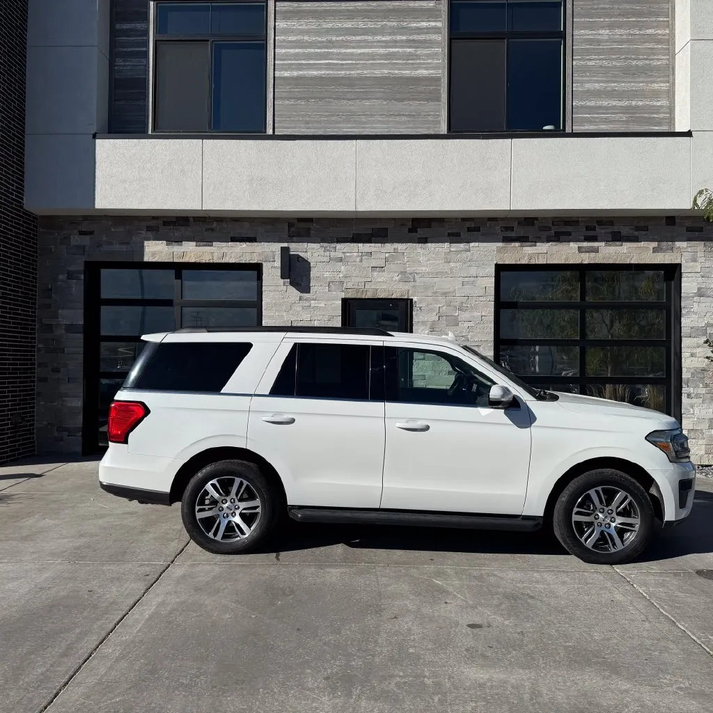 Ford Expedition photo 2