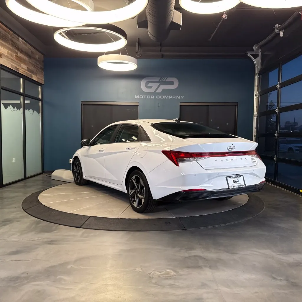 Hyundai Elantra photo 5