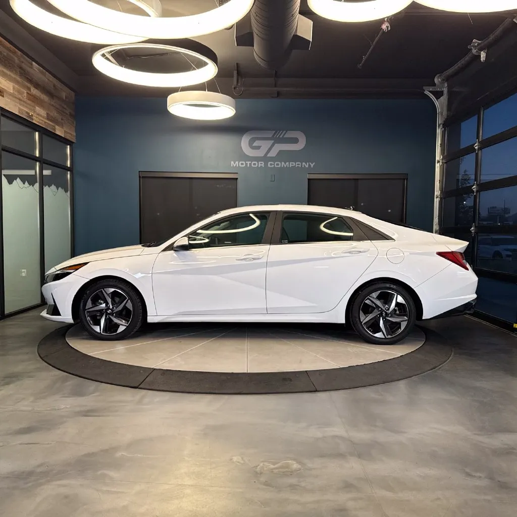 Hyundai Elantra photo 6