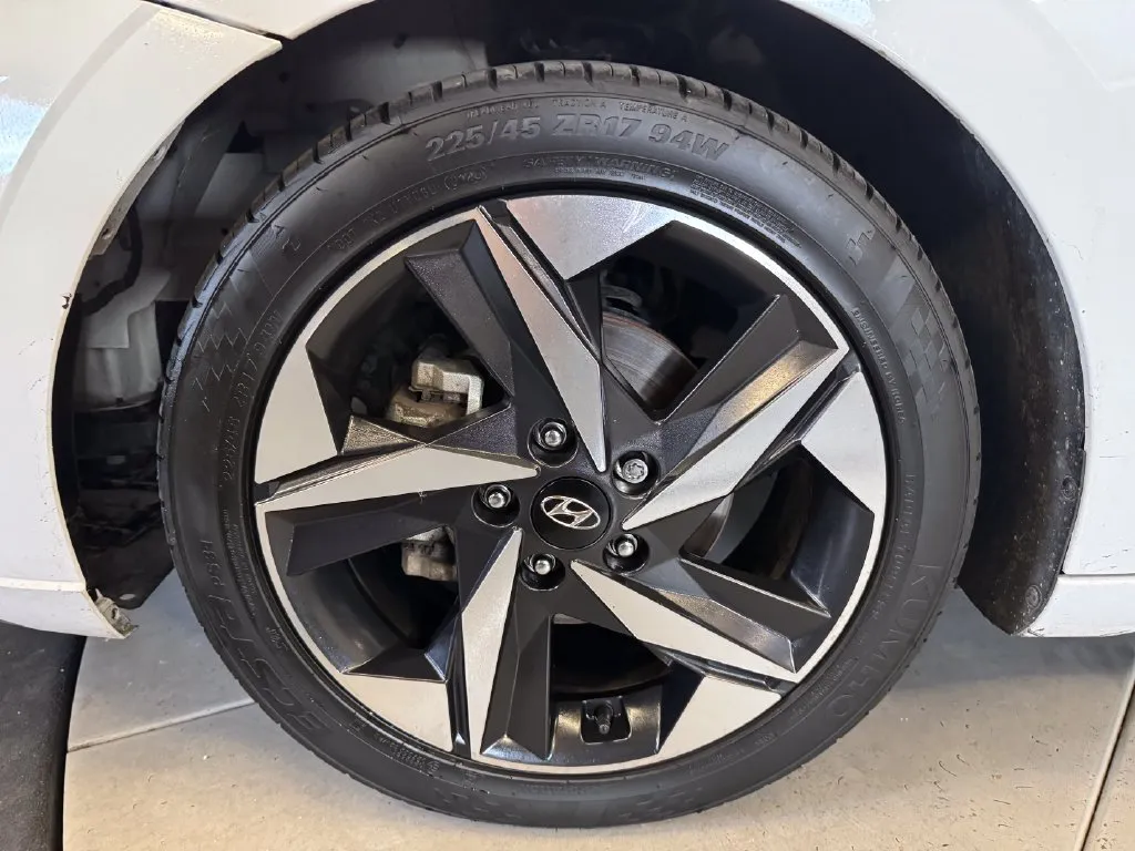 Hyundai Elantra photo 26