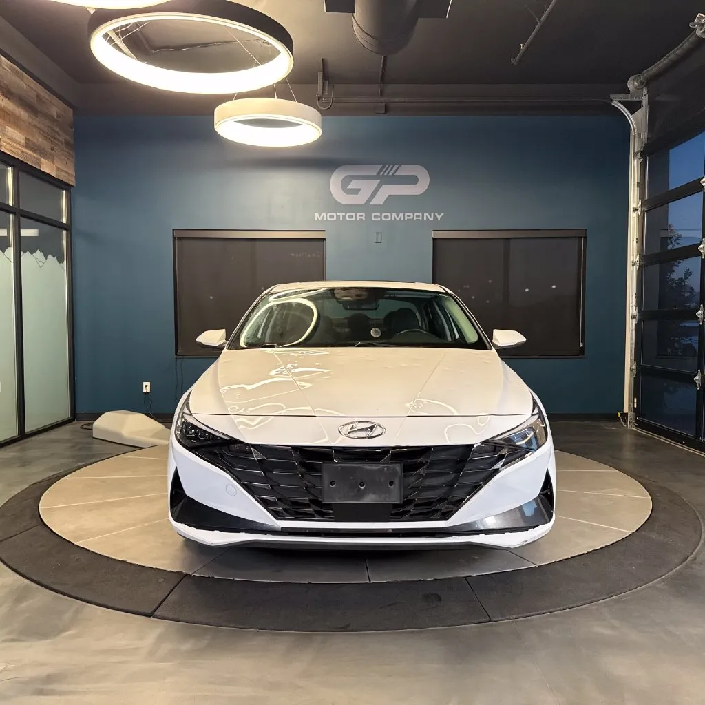 Hyundai Elantra photo 8