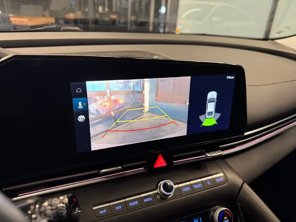 Hyundai Elantra photo 14