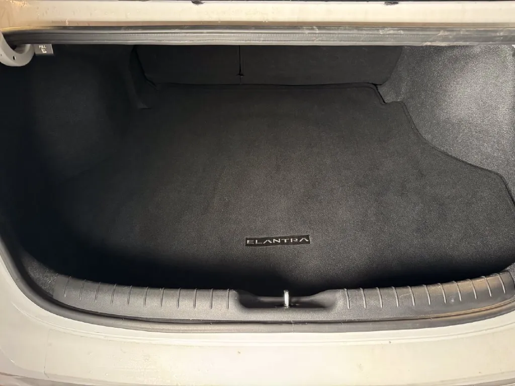 Hyundai Elantra photo 23