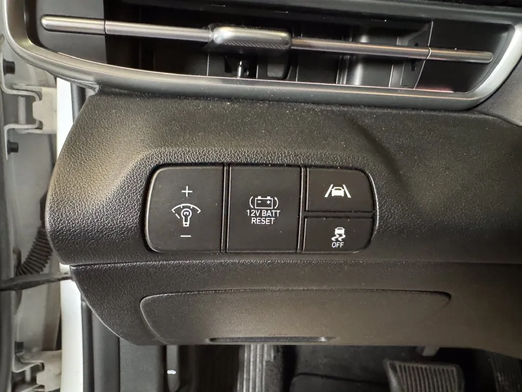 Hyundai Elantra photo 18