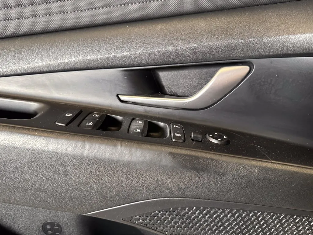 Hyundai Elantra photo 19