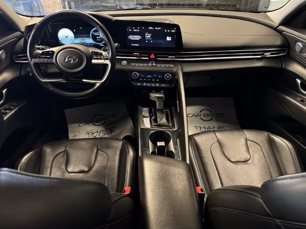 Hyundai Elantra photo 9