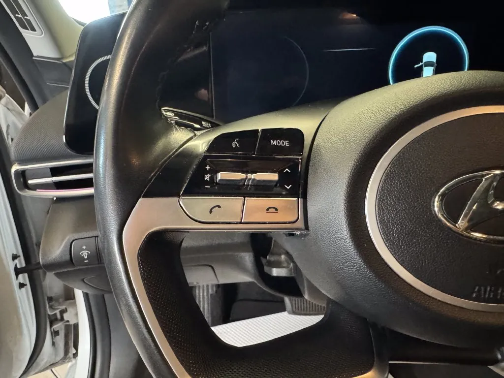 Hyundai Elantra photo 11