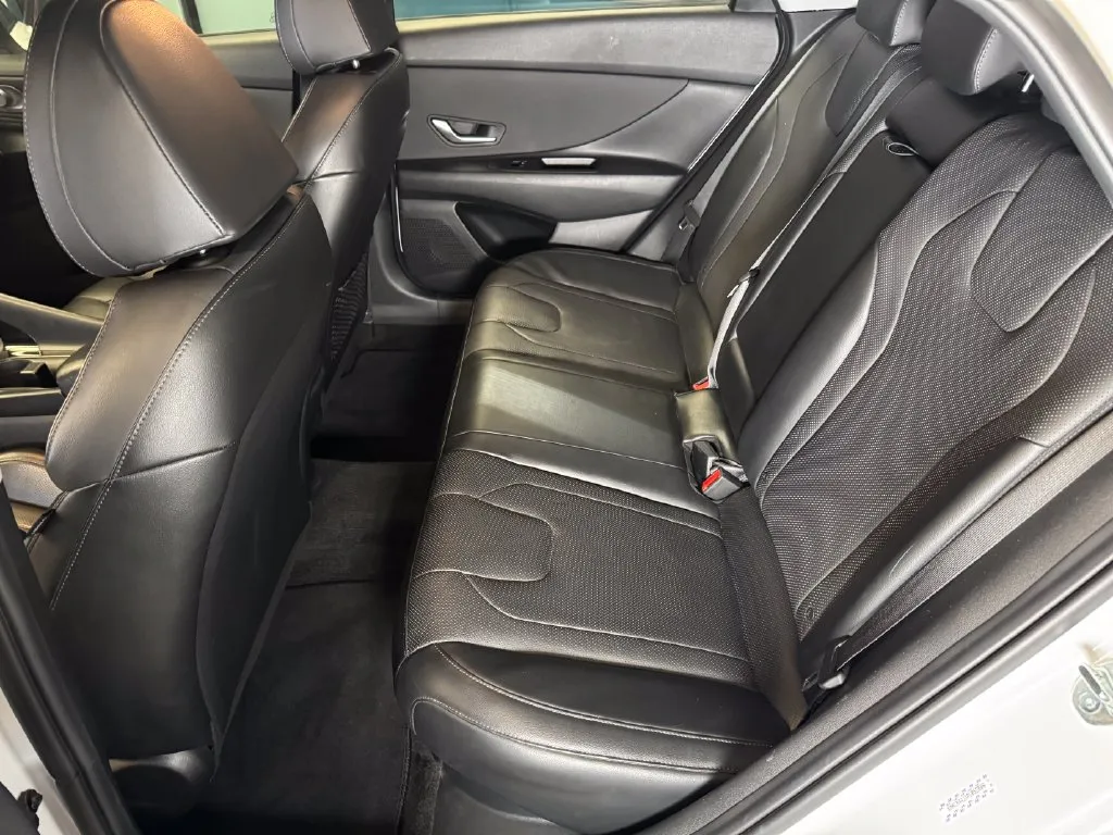 Hyundai Elantra photo 21