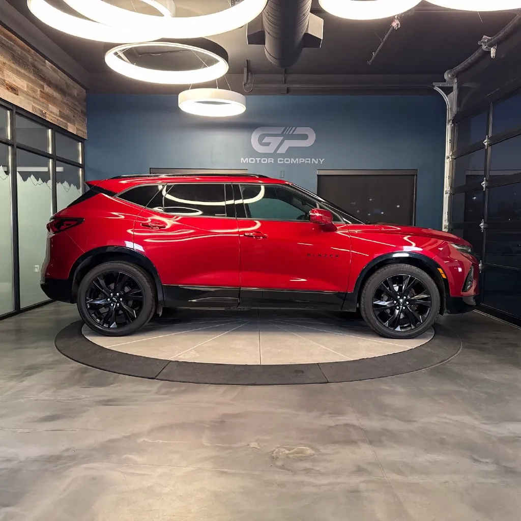 Chevrolet Blazer photo 2