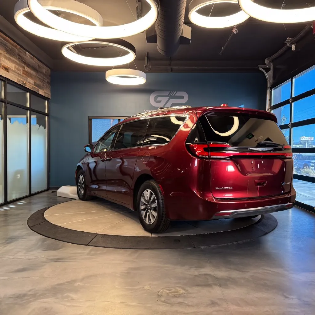 Chrysler Pacifica photo 5