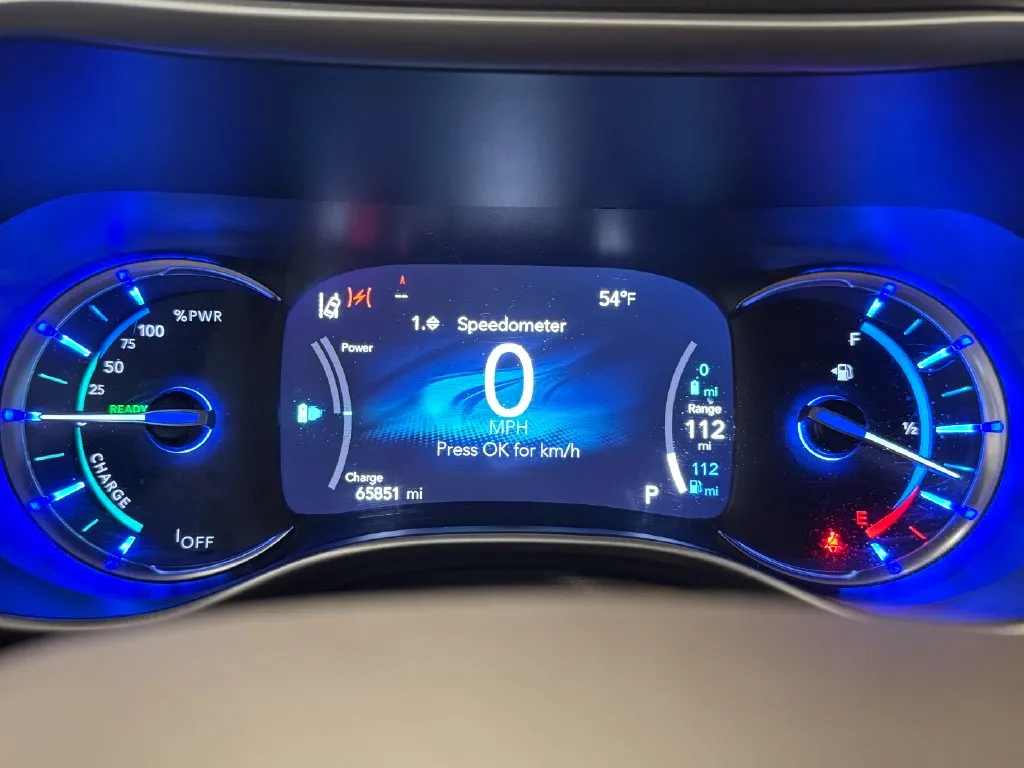 Chrysler Pacifica photo 10