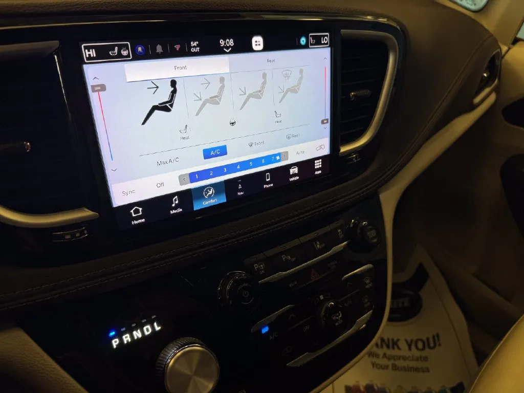 Chrysler Pacifica photo 15