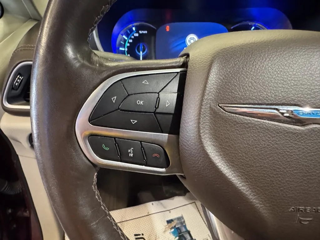 Chrysler Pacifica photo 11