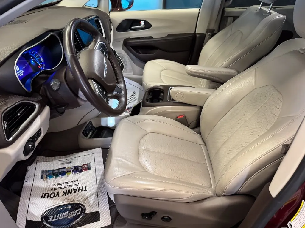 Chrysler Pacifica photo 19