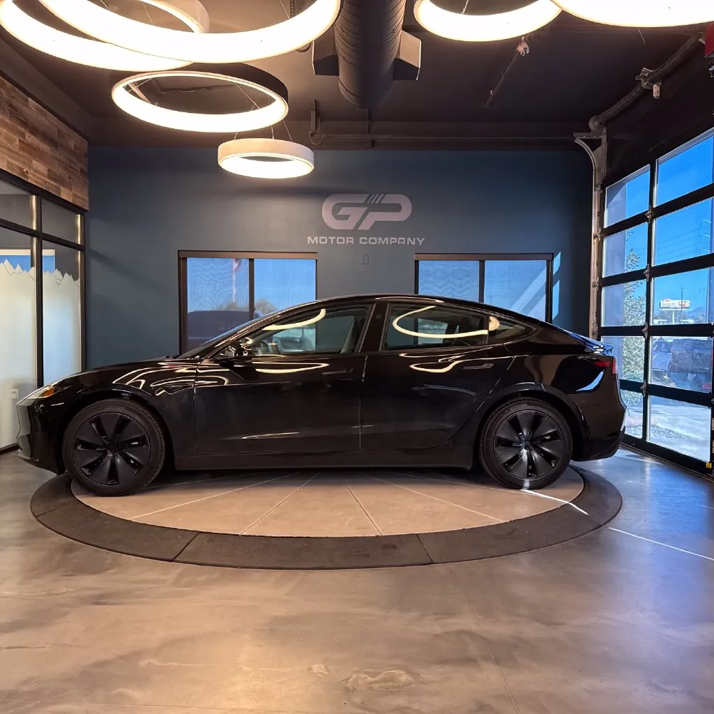 Tesla Model 3 photo 6