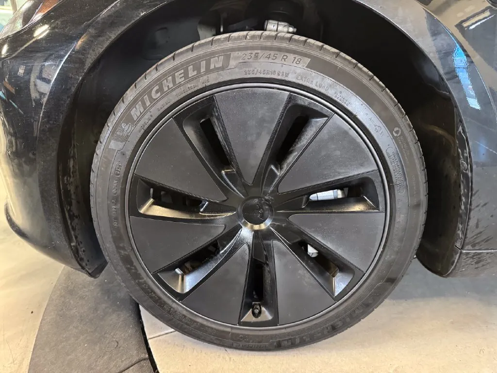 Tesla Model 3 photo 21