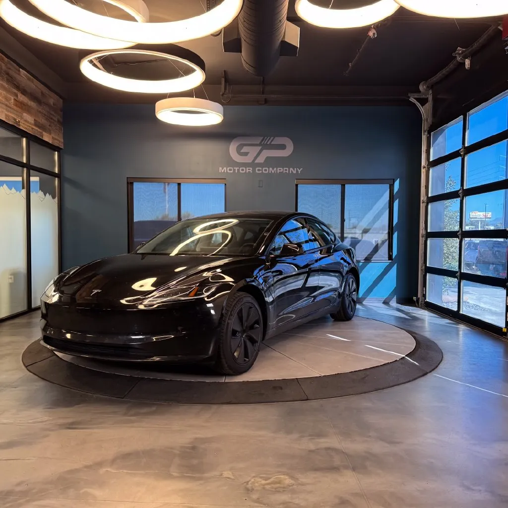 Tesla Model 3 photo 7