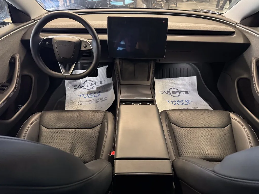 Tesla Model 3 photo 9