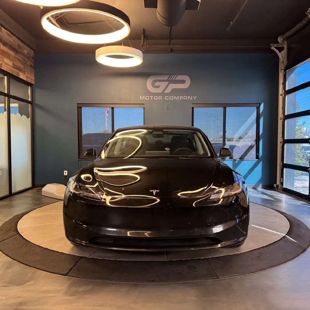 Tesla Model 3 photo 8