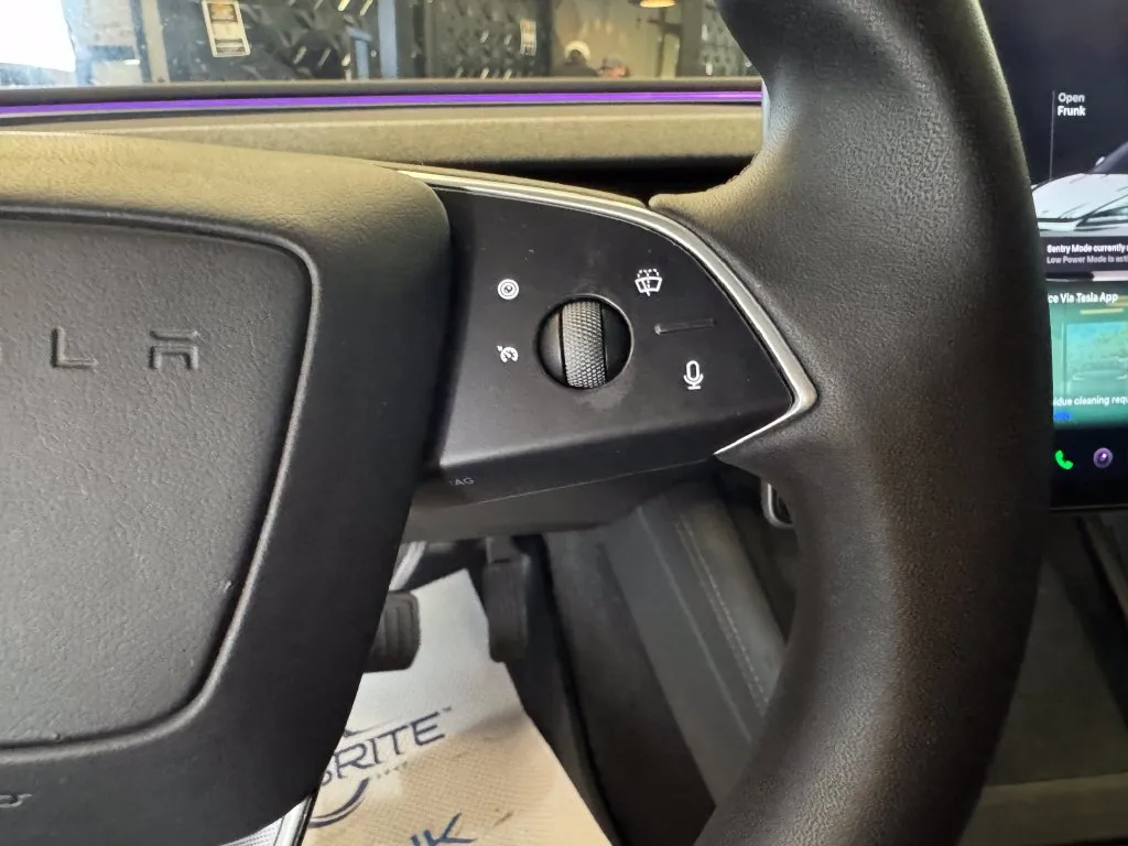 Tesla Model 3 photo 12