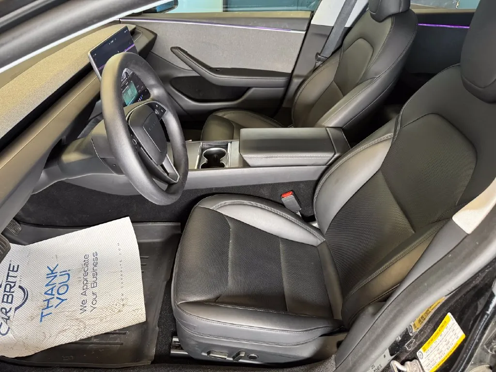 Tesla Model 3 photo 18
