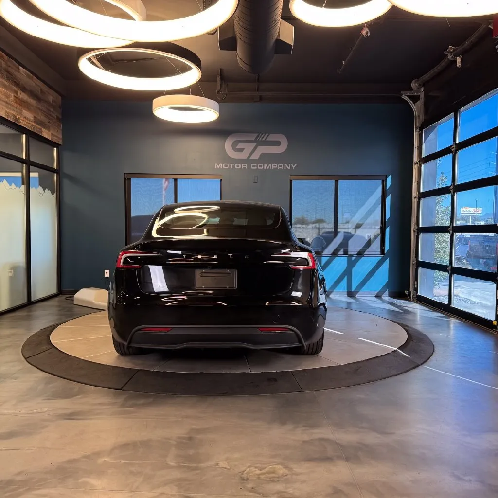 Tesla Model 3 photo 4