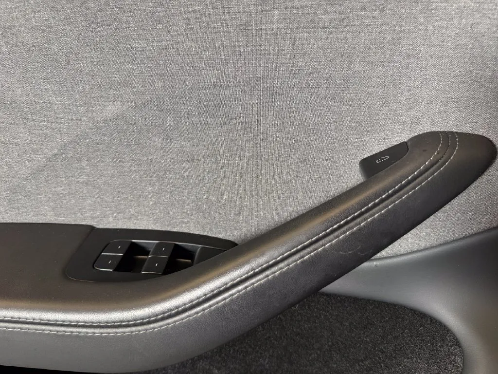 Tesla Model 3 photo 17