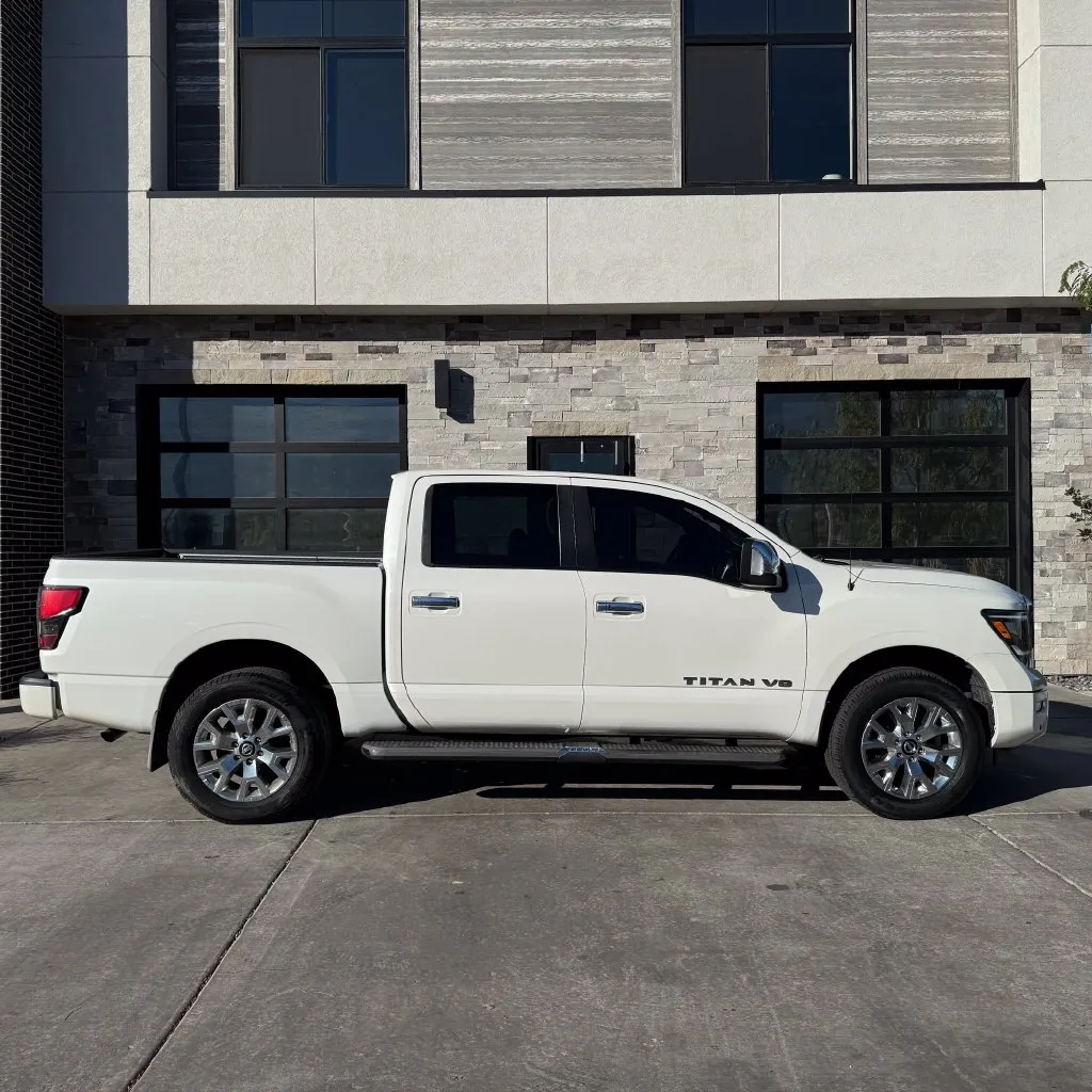 Nissan Titan photo 2