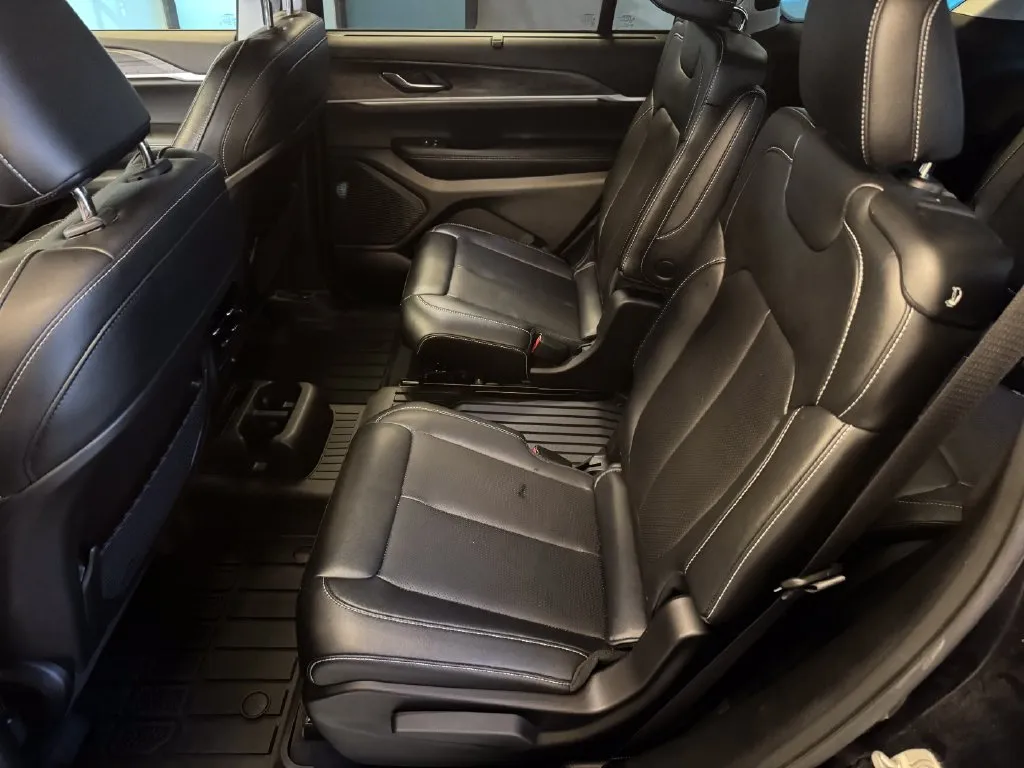Jeep Grand Cherokee L photo 21