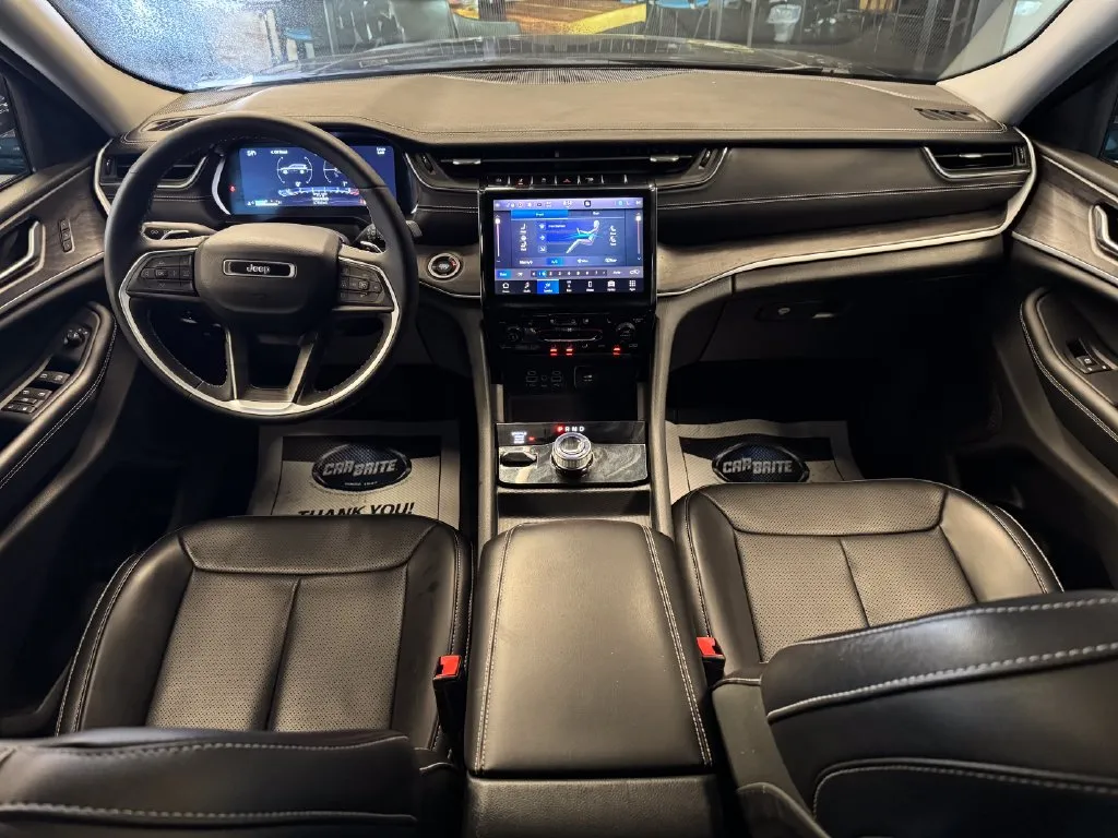 Jeep Grand Cherokee L photo 9