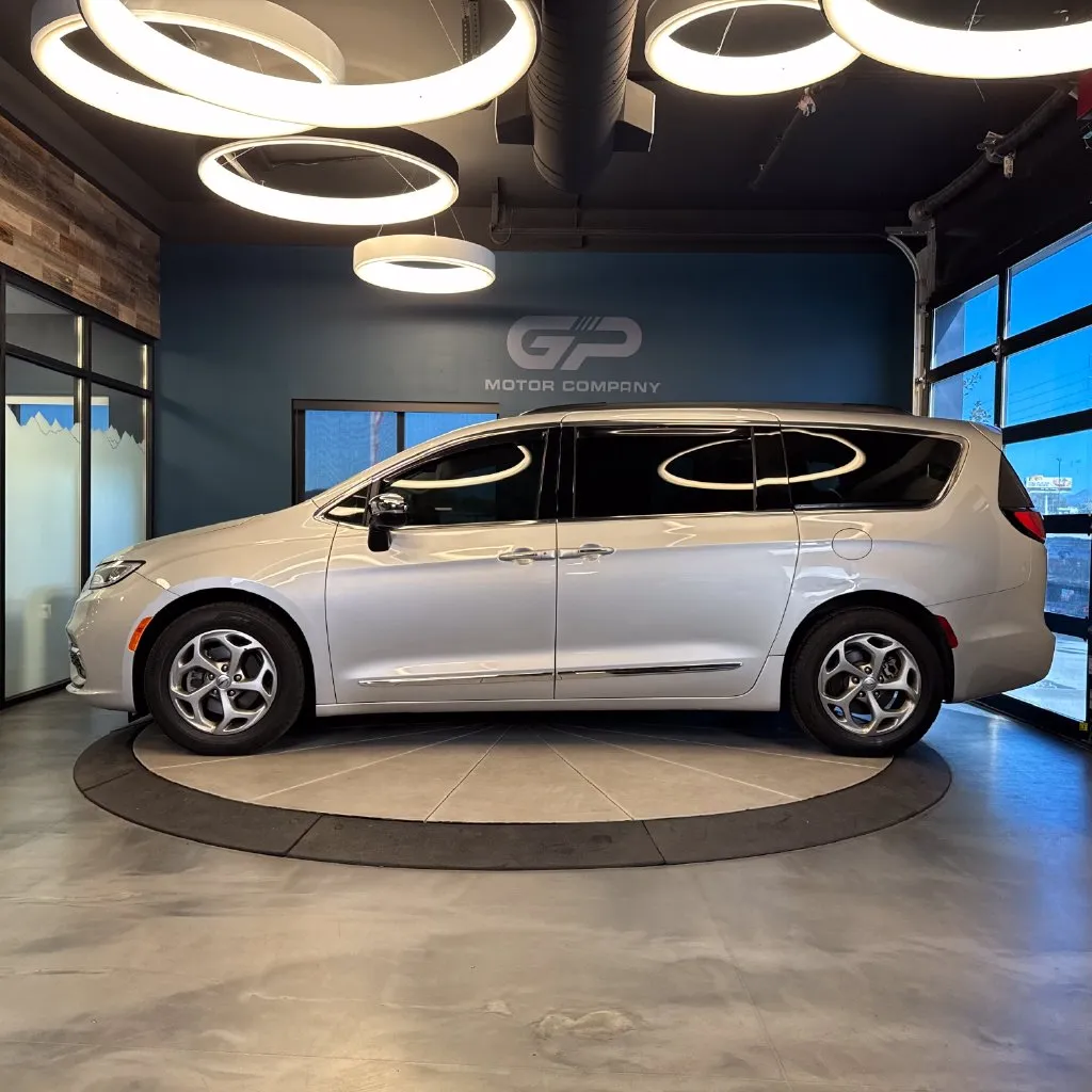Chrysler Pacifica photo 6