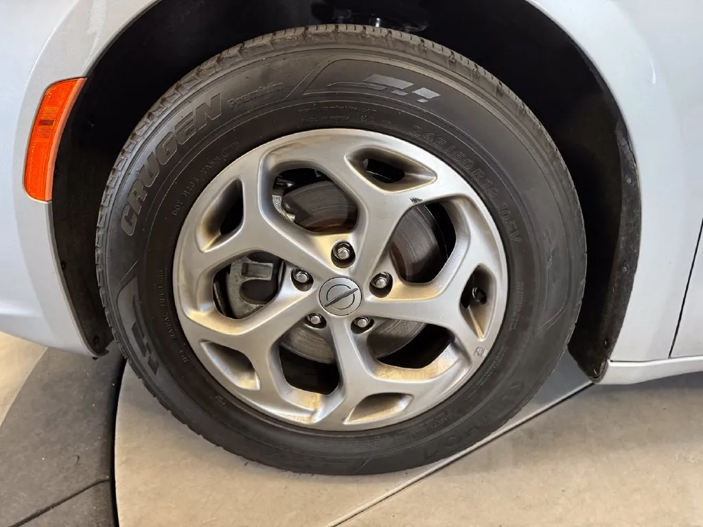 Chrysler Pacifica photo 27