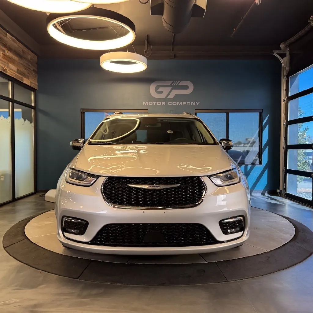 Chrysler Pacifica photo 8