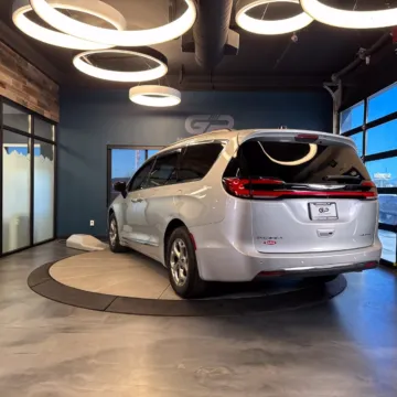 More photos of 2023 Chrysler Pacifica Limited at GP Motor Company, UT