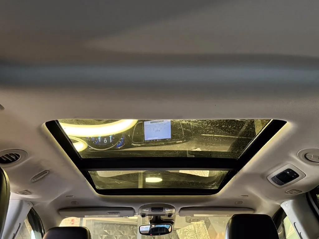 Chrysler Pacifica photo 23