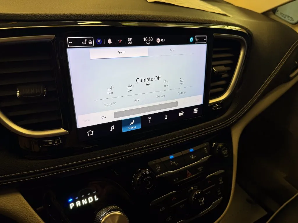 Chrysler Pacifica photo 15