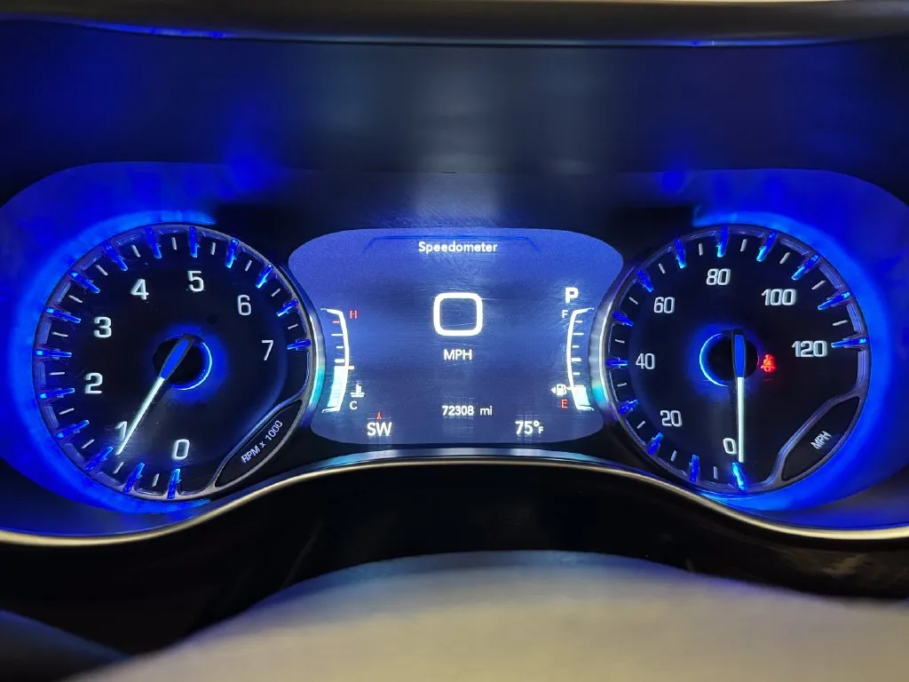 Chrysler Pacifica photo 10