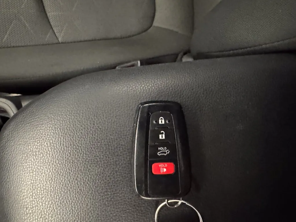 Toyota RAV4 photo 17