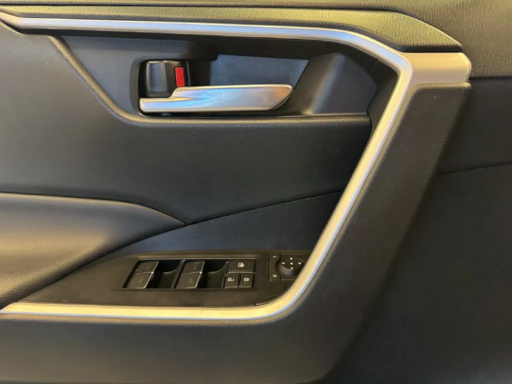 Toyota RAV4 photo 19