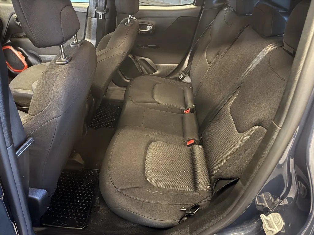 Jeep Renegade photo 20