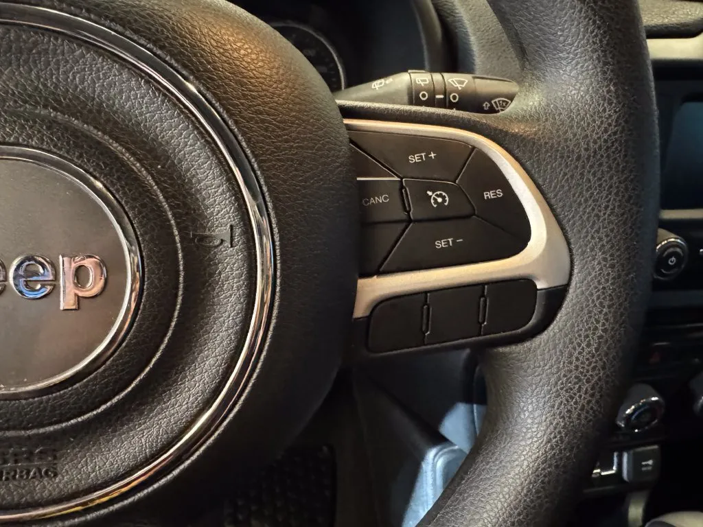 Jeep Renegade photo 11