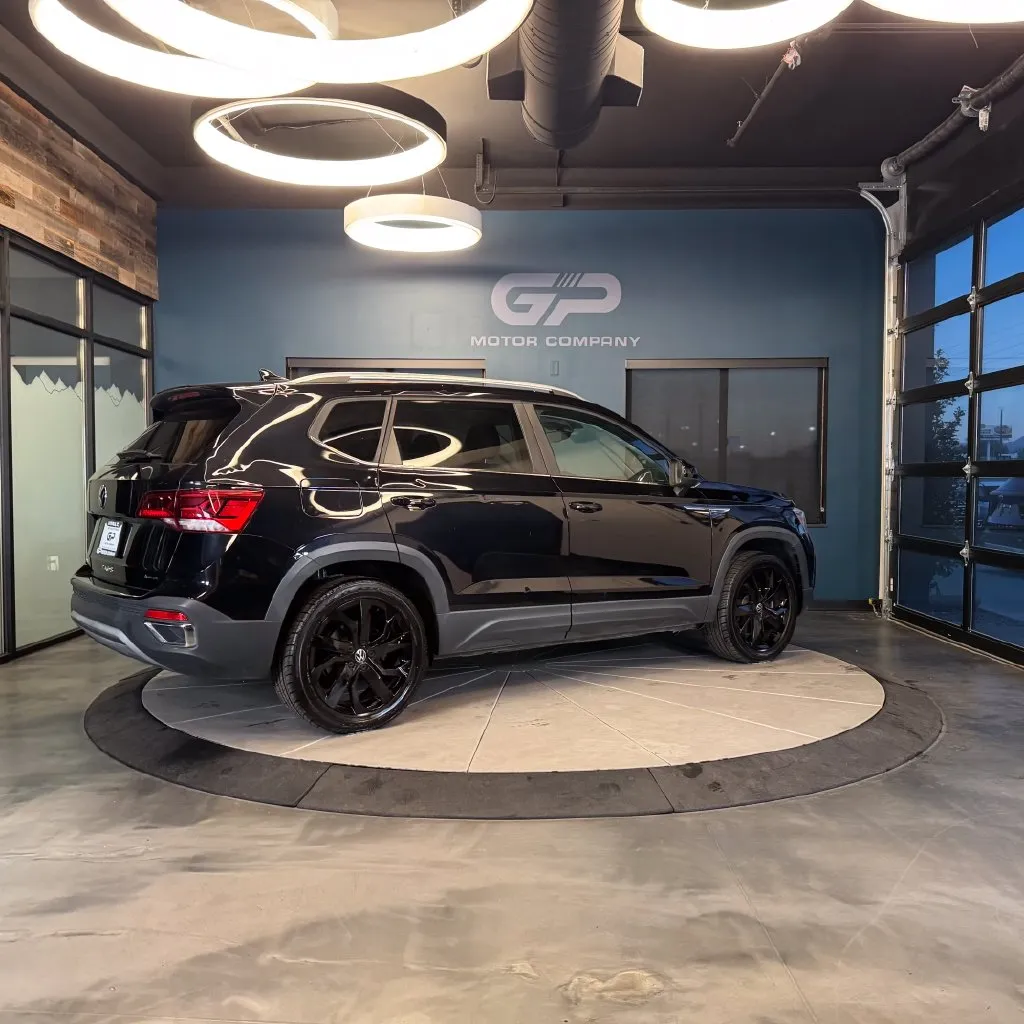 Volkswagen Taos photo 3